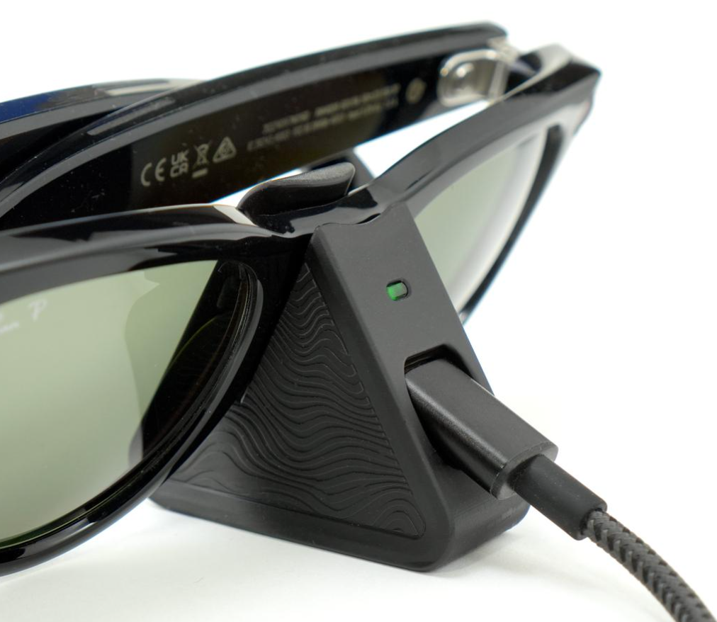 How Smart Glasses Are Charged？