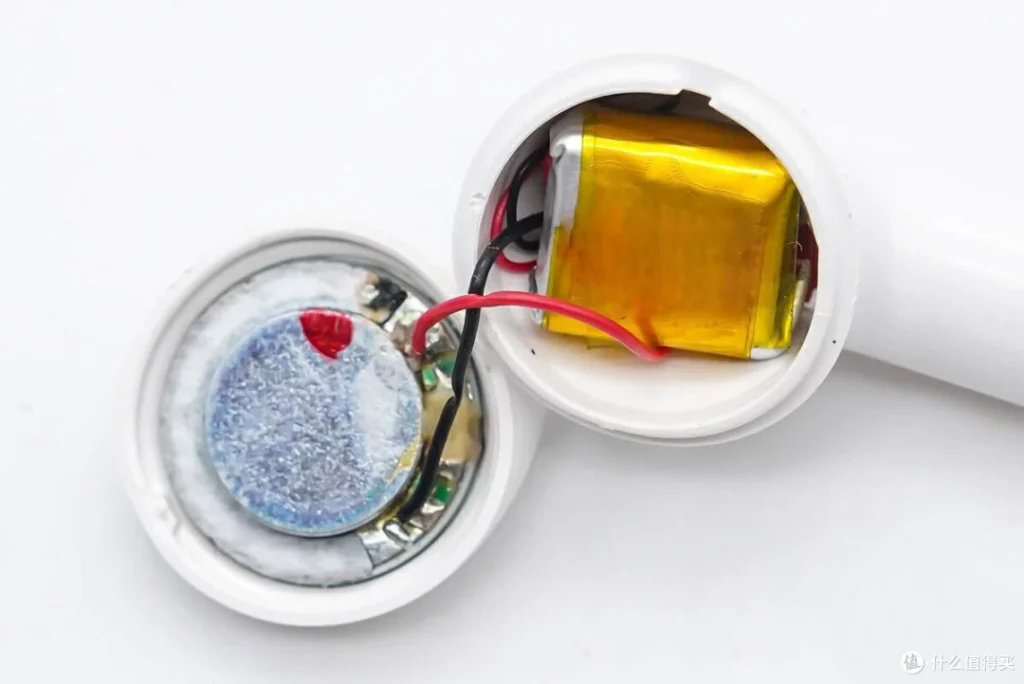 TWS Earbuds Battery Solutions: Beyond Coin Cell & Prismatic Pouch 3 TWS Earbuds Battery Solutions: Beyond Coin Cell & Prismatic Pouch - LanDazzle Custom Lithium Battery