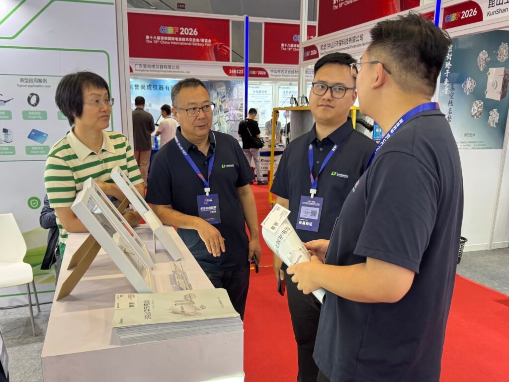 LanDazzle at CIBF2026: Advancing Custom Battery Solutions 7 landazzle team introducing battery with customer